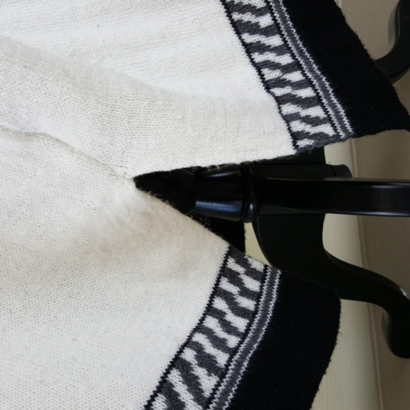 Old Navy (2016) Soft Warm Cowl Neck Poncho Sweater (XL-XXL) - Picture 8 of 11